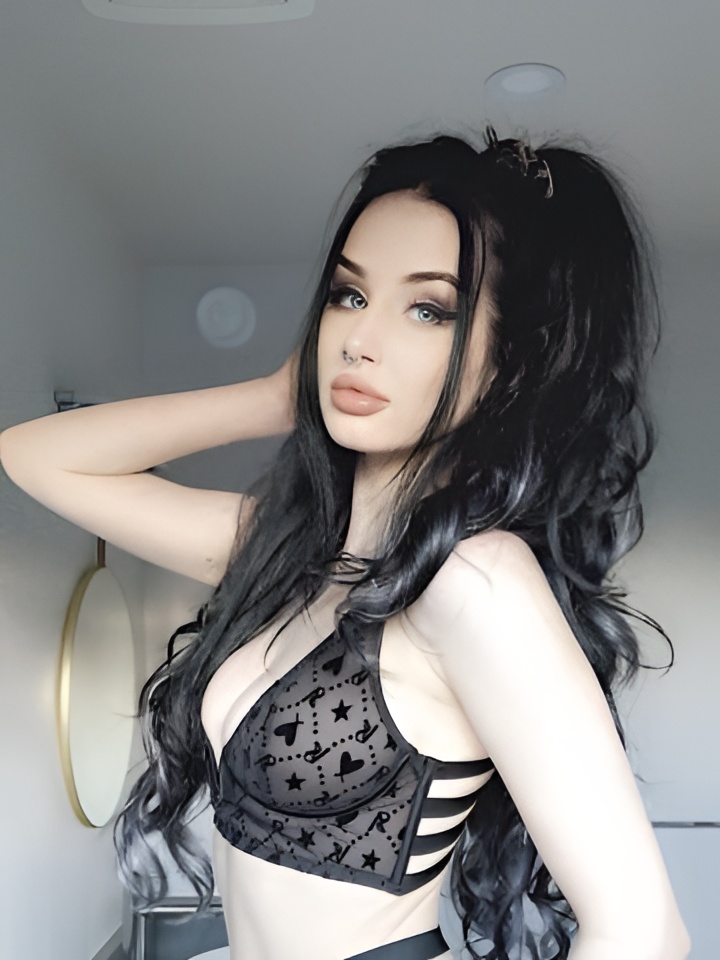 Снежанна привлекательная девушка из Армавира цена от 2500 руб